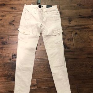 Size 6R.  Smoke Free.  Brand new